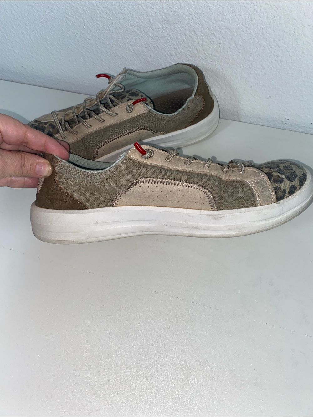 SZ 8 Women's Leopard Print Lace-Up Fashion Sneakers, Hey Dude shoes - Picture 2 of 5